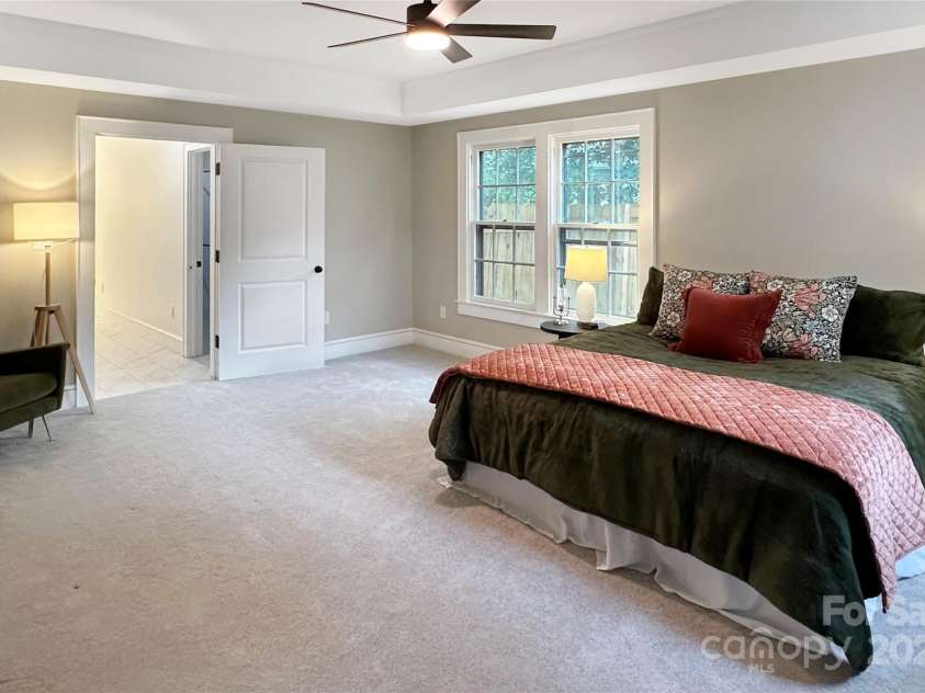 317 8th Street, Hickory, NC 28601.  MLS# CAR4293571, YatesRealty ID 35197. Primary Suite