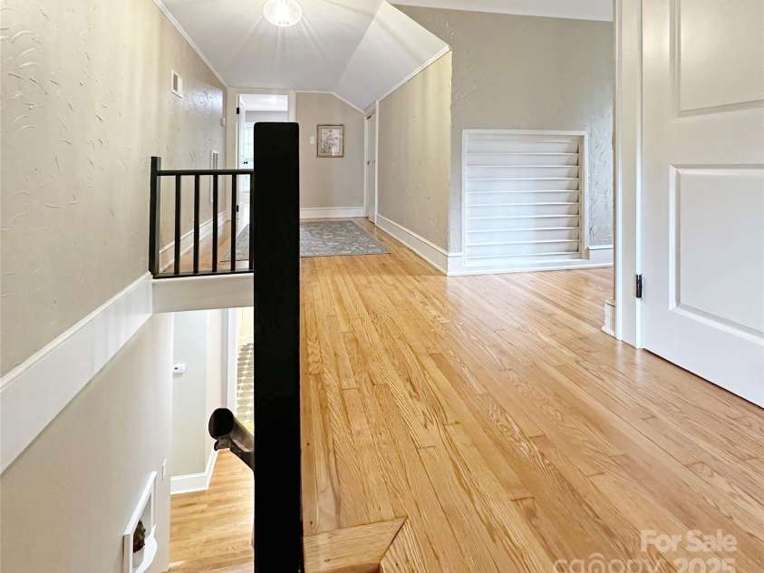 317 8th Street, Hickory, NC 28601.  MLS# CAR4293571, YatesRealty ID 35197. Upstairs