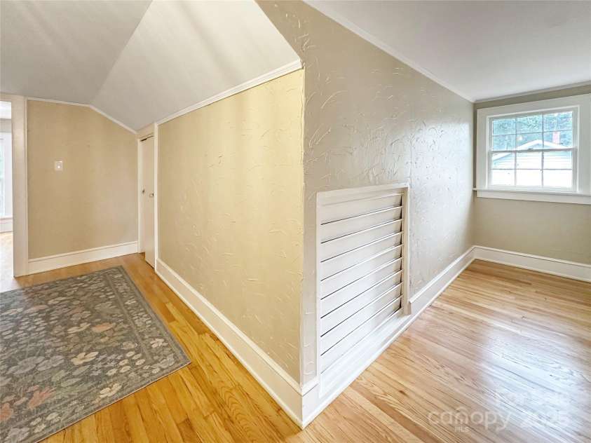 317 8th Street, Hickory, NC 28601.  MLS# CAR4293571, YatesRealty ID 35197. Upstairs