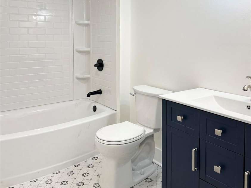 317 8th Street, Hickory, NC 28601.  MLS# CAR4293571, YatesRealty ID 35197. Upstairs 