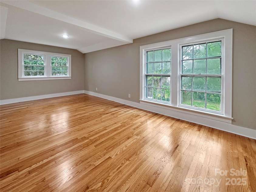 317 8th Street, Hickory, NC 28601.  MLS# CAR4293571, YatesRealty ID 35197. Upstairs 