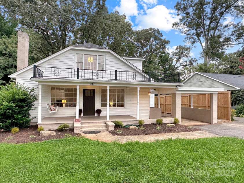 317 8th Street, Hickory, NC 28601.  MLS# CAR4293571, YatesRealty ID 35197. Welcome to Oakwood