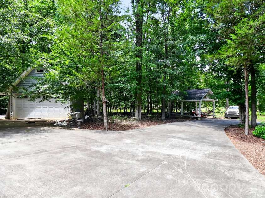 9704 Saddle Avenue, Waxhaw, NC 28173.  MLS# CAR4400749, YatesRealty ID 35198. 