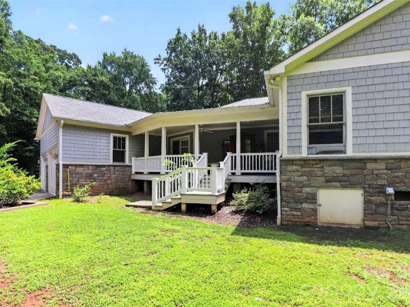 9704 Saddle Avenue, Waxhaw, NC 28173.  MLS# CAR4400749, YatesRealty ID 35198. 
