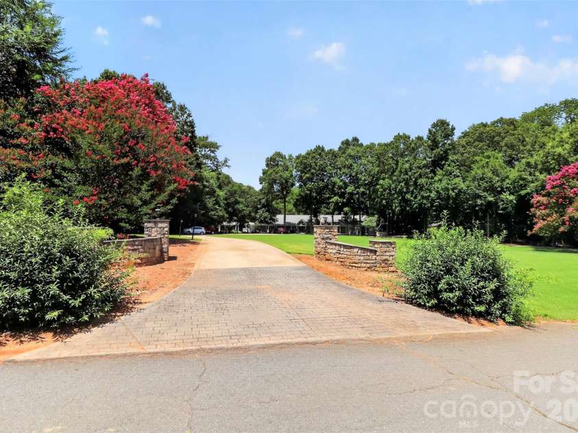 9704 Saddle Avenue, Waxhaw, NC 28173.  MLS# CAR4400749, YatesRealty ID 35198. 