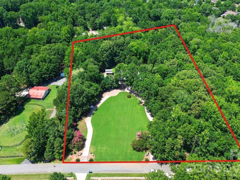 9704 Saddle Avenue, Waxhaw, NC 28173.  MLS# CAR4400749, YatesRealty ID 35198. 