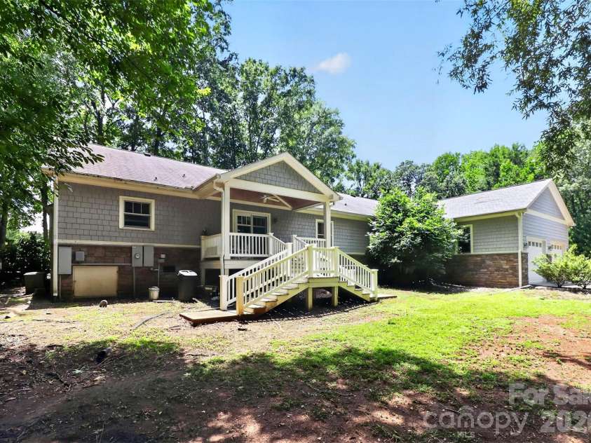 9704 Saddle Avenue, Waxhaw, NC 28173.  MLS# CAR4400749, YatesRealty ID 35198. 