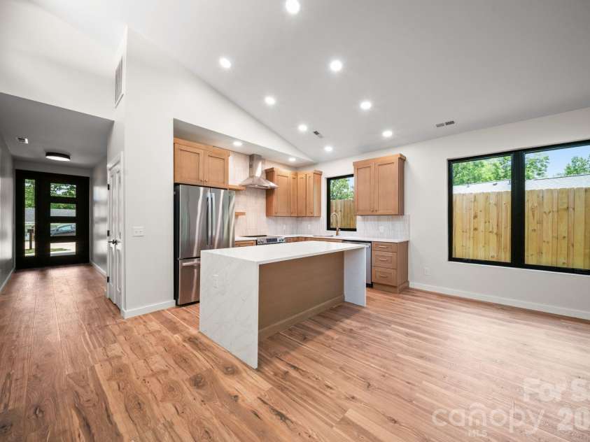 6 Sandhurst Drive, Asheville, NC 28806.  MLS# CAR4400768, YatesRealty ID 35199. 