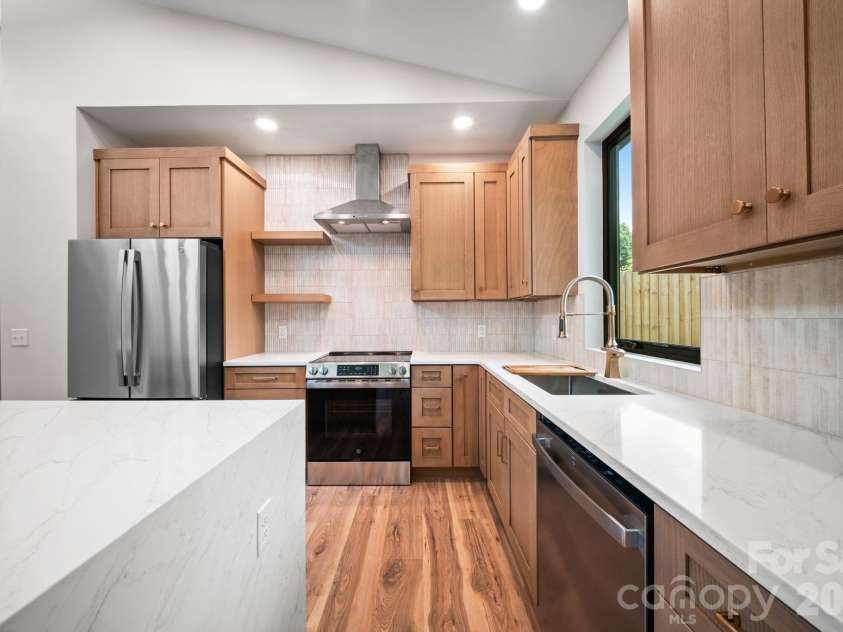 6 Sandhurst Drive, Asheville, NC 28806.  MLS# CAR4400768, YatesRealty ID 35199. 