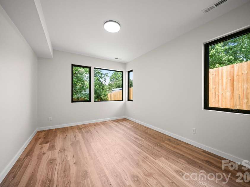 6 Sandhurst Drive, Asheville, NC 28806.  MLS# CAR4400768, YatesRealty ID 35199. 