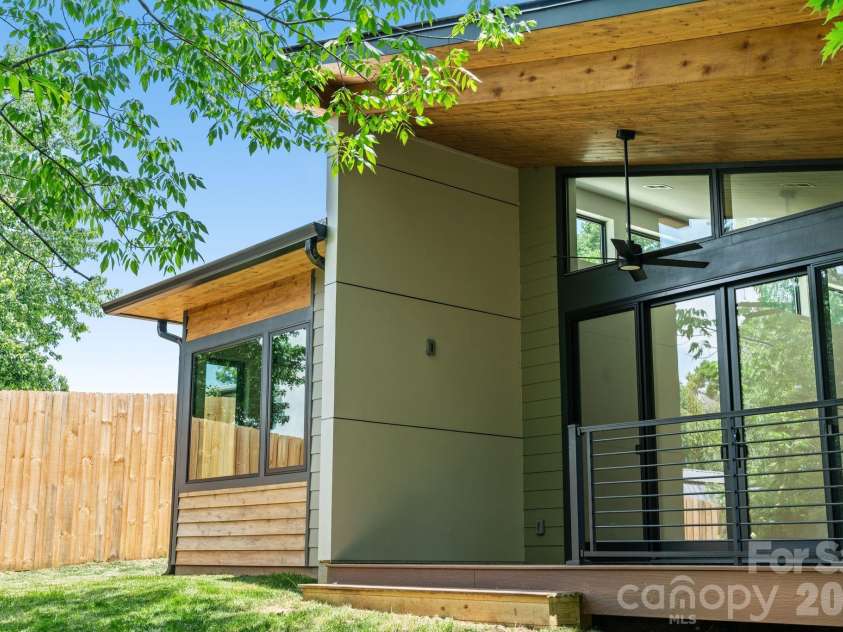 6 Sandhurst Drive, Asheville, NC 28806.  MLS# CAR4400768, YatesRealty ID 35199. 