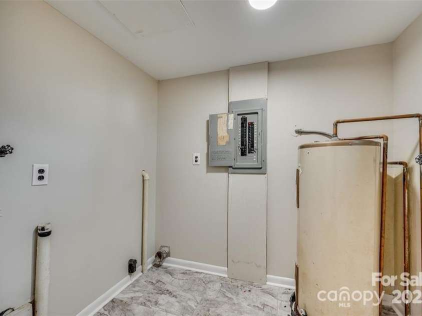 260 Amelia Drive, Fort Mill, SC 29715.  MLS# CAR4313275, YatesRealty ID 352. Laundry Room 