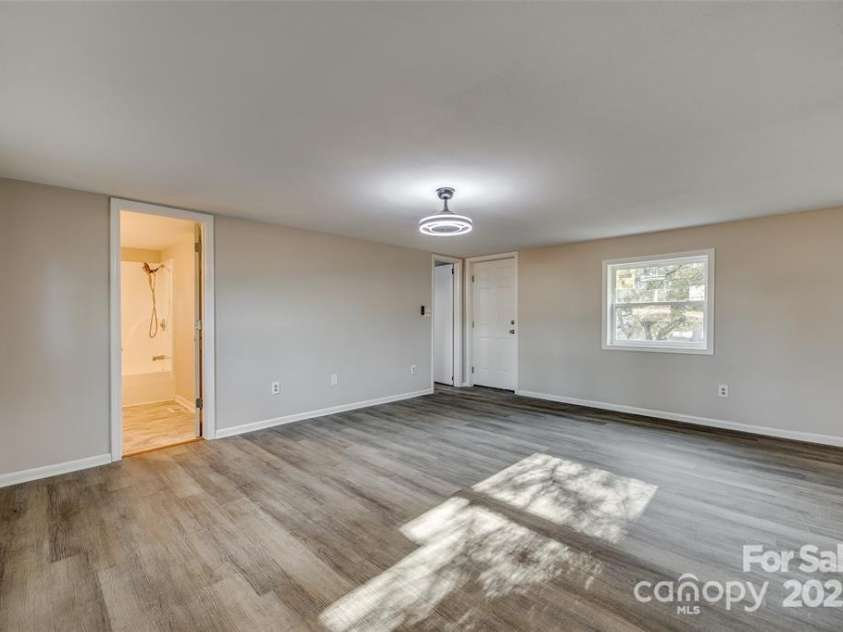 260 Amelia Drive, Fort Mill, SC 29715.  MLS# CAR4313275, YatesRealty ID 352. Primary Bedroom 