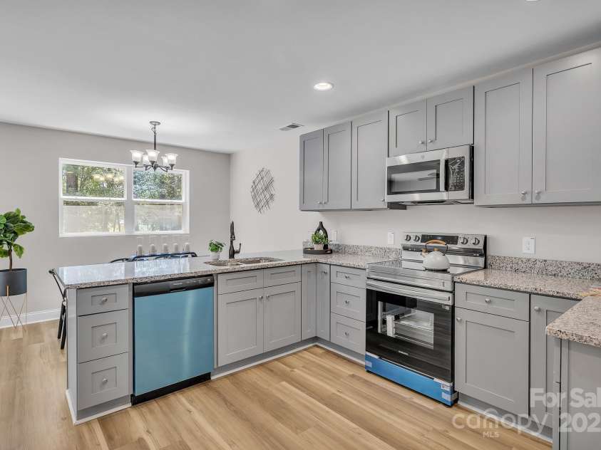 125 Lowrance Avenue, Kannapolis, NC 28081.  MLS# CAR4282320, YatesRealty ID 3520. 