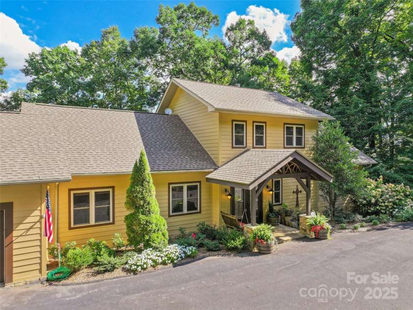 522 Woody Lane, Waynesville, NC 28786.  MLS# CAR4293647, YatesRealty ID 35200. 
