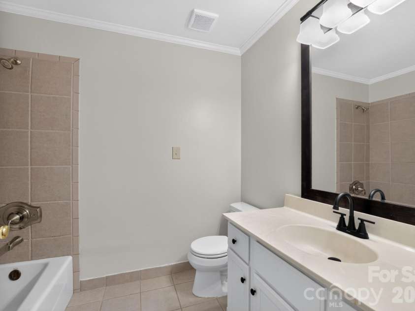 3909 Carmel Forest Drive, Charlotte, NC 28226.  MLS# CAR4395578, YatesRealty ID 35201. 