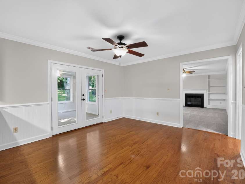 3909 Carmel Forest Drive, Charlotte, NC 28226.  MLS# CAR4395578, YatesRealty ID 35201. 