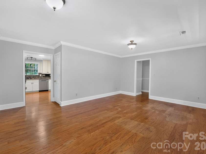 3909 Carmel Forest Drive, Charlotte, NC 28226.  MLS# CAR4395578, YatesRealty ID 35201. 