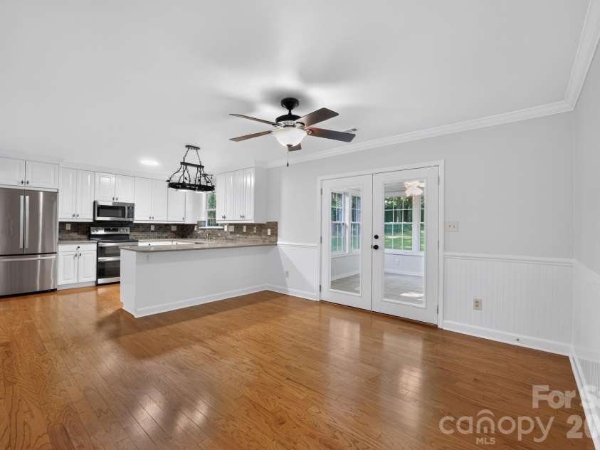 3909 Carmel Forest Drive, Charlotte, NC 28226.  MLS# CAR4395578, YatesRealty ID 35201. 