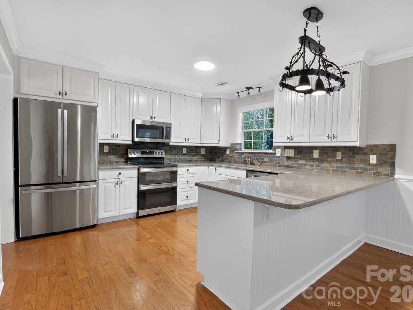 3909 Carmel Forest Drive, Charlotte, NC 28226.  MLS# CAR4395578, YatesRealty ID 35201. 