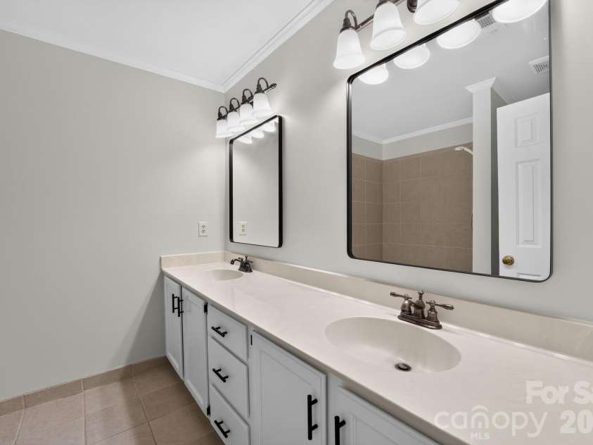 3909 Carmel Forest Drive, Charlotte, NC 28226.  MLS# CAR4395578, YatesRealty ID 35201. 