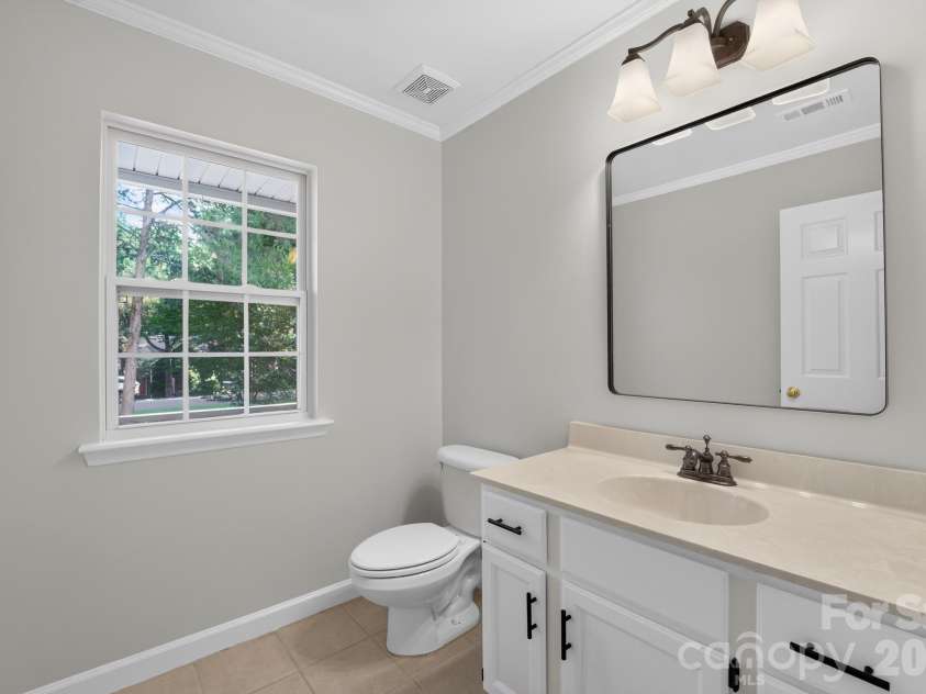 3909 Carmel Forest Drive, Charlotte, NC 28226.  MLS# CAR4395578, YatesRealty ID 35201. 