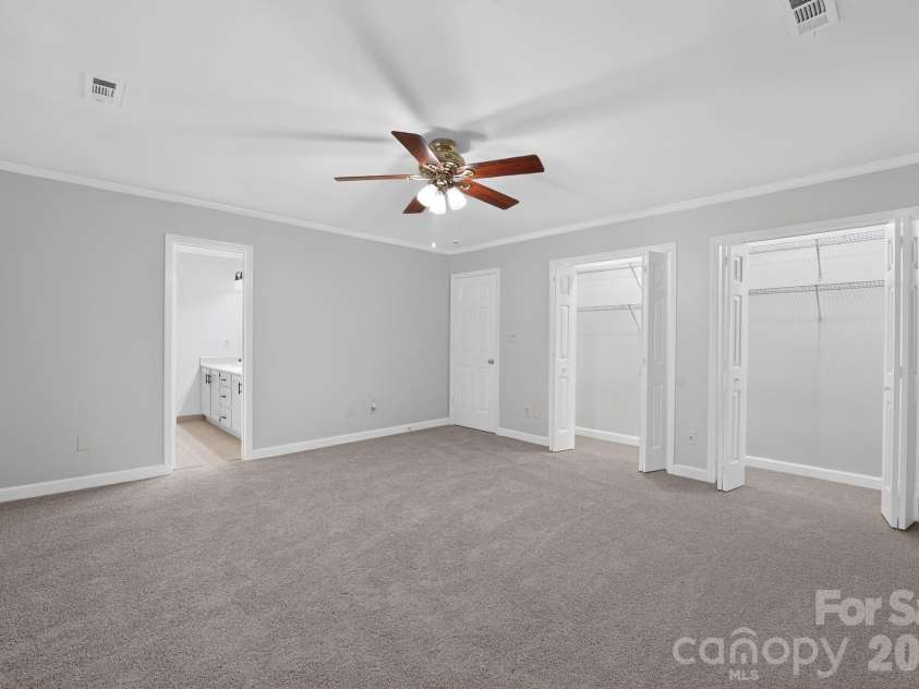 3909 Carmel Forest Drive, Charlotte, NC 28226.  MLS# CAR4395578, YatesRealty ID 35201. 