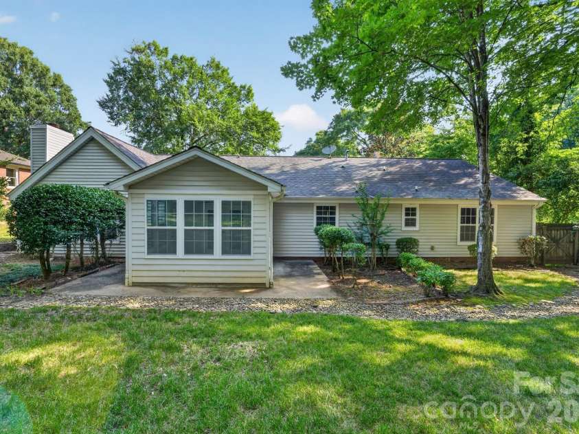 3909 Carmel Forest Drive, Charlotte, NC 28226.  MLS# CAR4395578, YatesRealty ID 35201. 