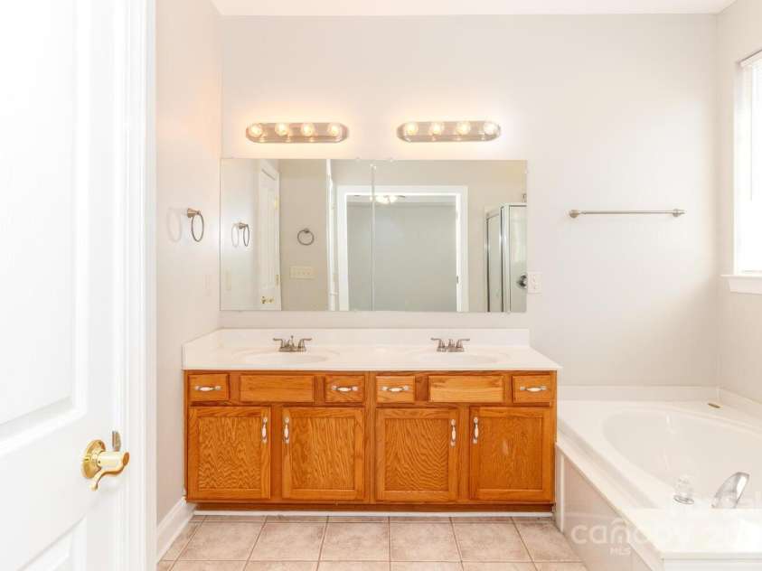 8010 Cottsbrooke Drive, Huntersville, NC 28078.  MLS# CAR4297605, YatesRealty ID 35201. 