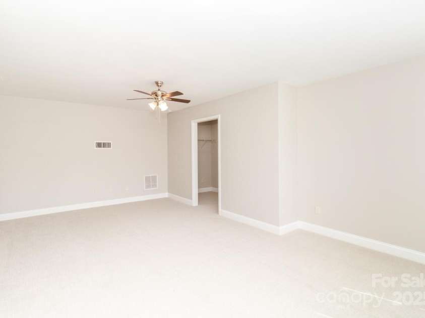 8010 Cottsbrooke Drive, Huntersville, NC 28078.  MLS# CAR4297605, YatesRealty ID 35201. 