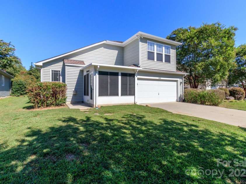 8010 Cottsbrooke Drive, Huntersville, NC 28078.  MLS# CAR4297605, YatesRealty ID 35201. 