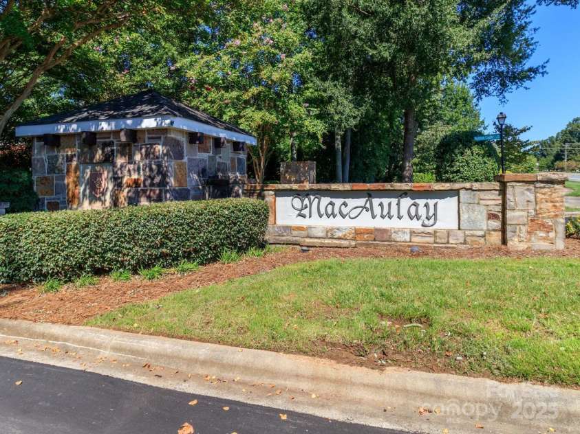 8010 Cottsbrooke Drive, Huntersville, NC 28078.  MLS# CAR4297605, YatesRealty ID 35201. 