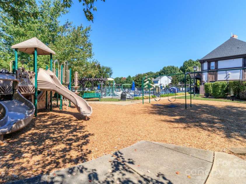 8010 Cottsbrooke Drive, Huntersville, NC 28078.  MLS# CAR4297605, YatesRealty ID 35201. 