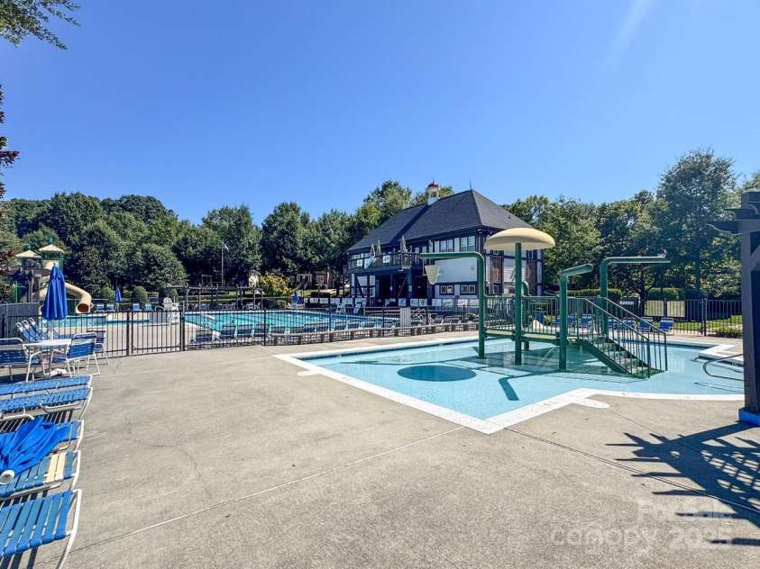 8010 Cottsbrooke Drive, Huntersville, NC 28078.  MLS# CAR4297605, YatesRealty ID 35201. 