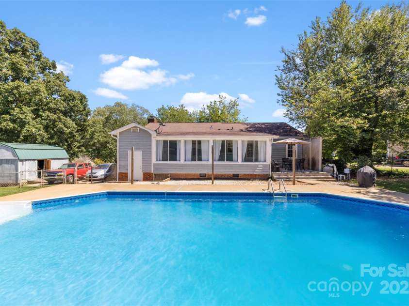 2411 Winterfield Drive, Gastonia, NC 28056.  MLS# CAR4297530, YatesRealty ID 35204. 
