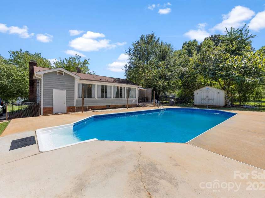 2411 Winterfield Drive, Gastonia, NC 28056.  MLS# CAR4297530, YatesRealty ID 35204. 