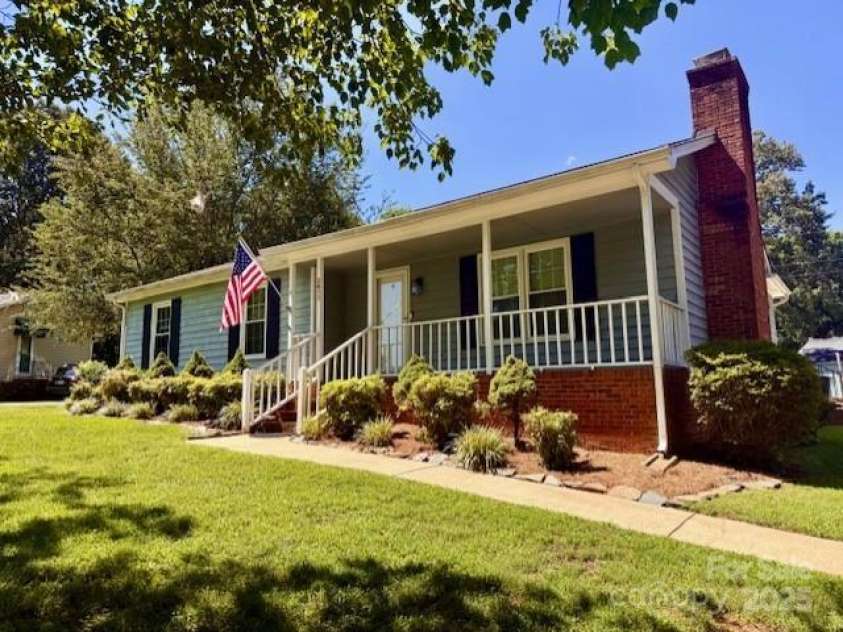 2411 Winterfield Drive, Gastonia, NC 28056.  MLS# CAR4297530, YatesRealty ID 35204. 