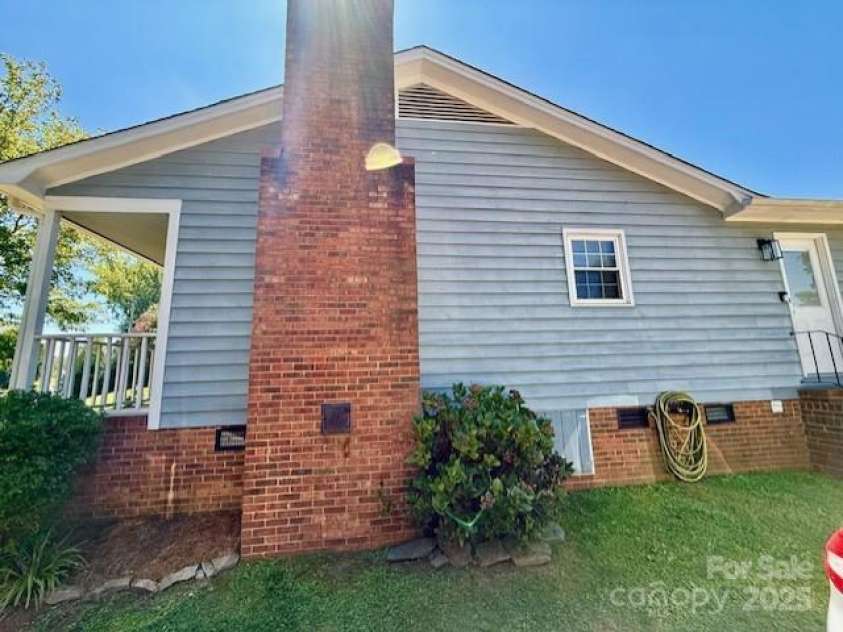 2411 Winterfield Drive, Gastonia, NC 28056.  MLS# CAR4297530, YatesRealty ID 35204. 