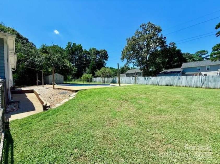 2411 Winterfield Drive, Gastonia, NC 28056.  MLS# CAR4297530, YatesRealty ID 35204. 