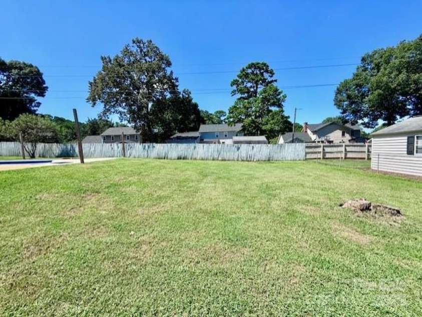 2411 Winterfield Drive, Gastonia, NC 28056.  MLS# CAR4297530, YatesRealty ID 35204. 
