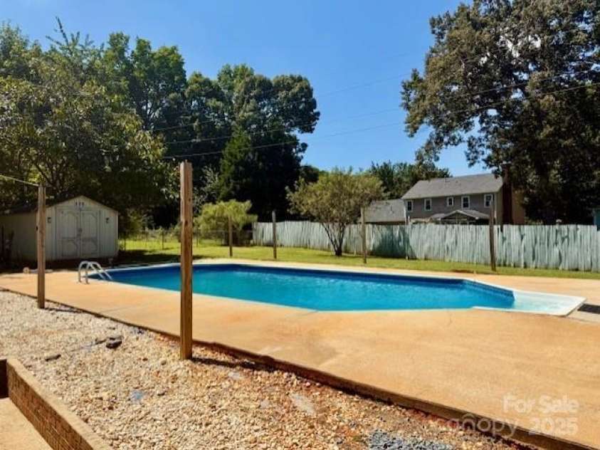 2411 Winterfield Drive, Gastonia, NC 28056.  MLS# CAR4297530, YatesRealty ID 35204. 