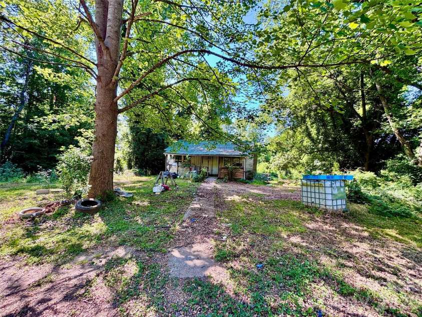 137 Napa Drive, Rutherfordton, NC 28139.  MLS# CAR4379149, YatesRealty ID 35205. 