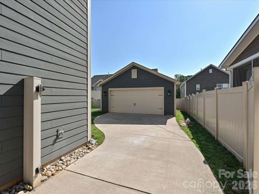6320 Kennard Drive, Charlotte, NC 28216.  MLS# CAR4400358, YatesRealty ID 35206. Driveway with Gate