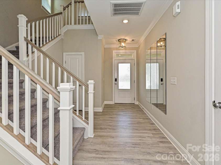 6320 Kennard Drive, Charlotte, NC 28216.  MLS# CAR4400358, YatesRealty ID 35206. Foyer
