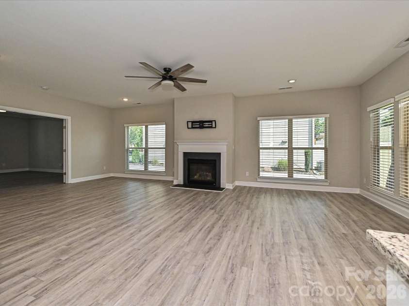 6320 Kennard Drive, Charlotte, NC 28216.  MLS# CAR4400358, YatesRealty ID 35206. Great Room