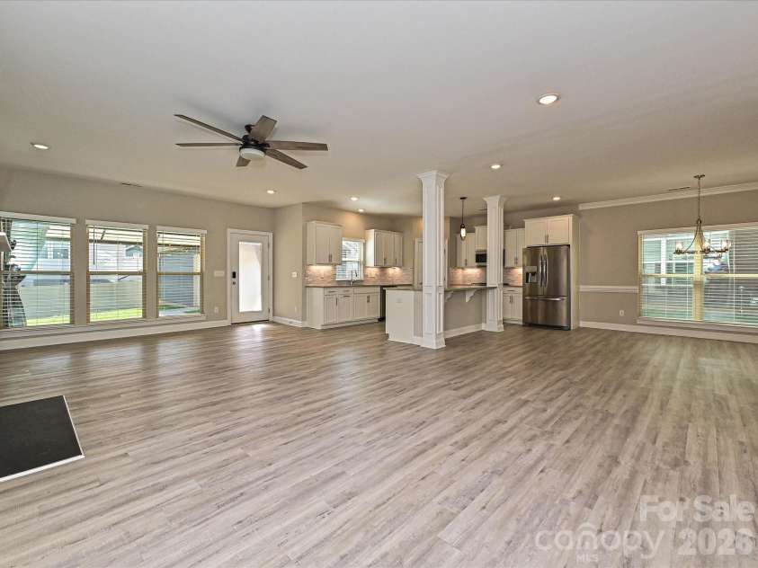 6320 Kennard Drive, Charlotte, NC 28216.  MLS# CAR4400358, YatesRealty ID 35206. Great Room