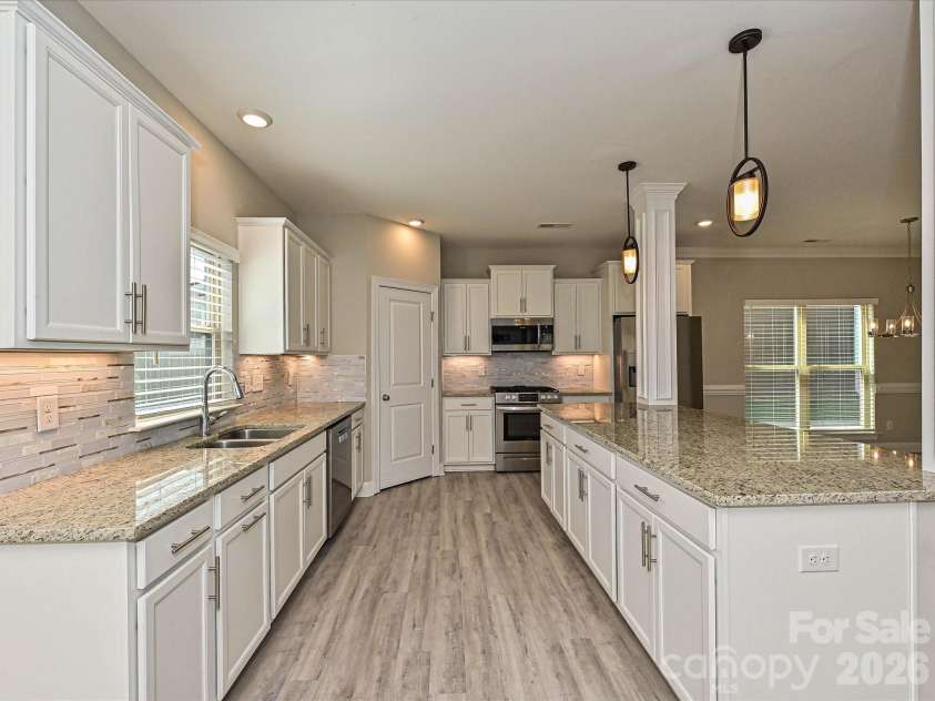 6320 Kennard Drive, Charlotte, NC 28216.  MLS# CAR4400358, YatesRealty ID 35206. Kitchen
