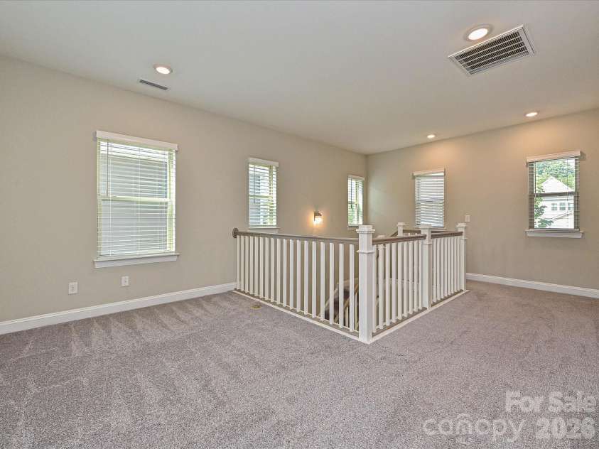6320 Kennard Drive, Charlotte, NC 28216.  MLS# CAR4400358, YatesRealty ID 35206. Loft