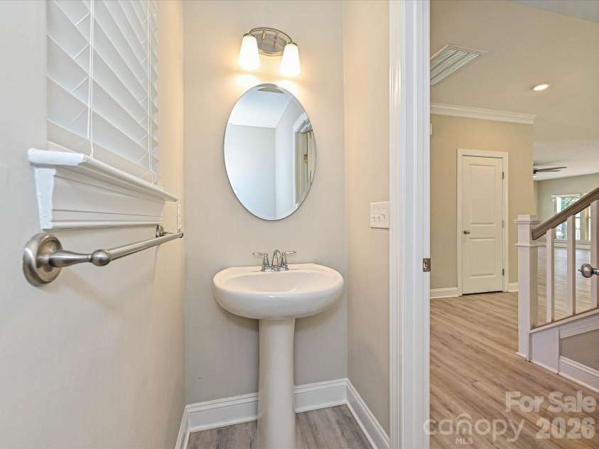 6320 Kennard Drive, Charlotte, NC 28216.  MLS# CAR4400358, YatesRealty ID 35206. Powder Room