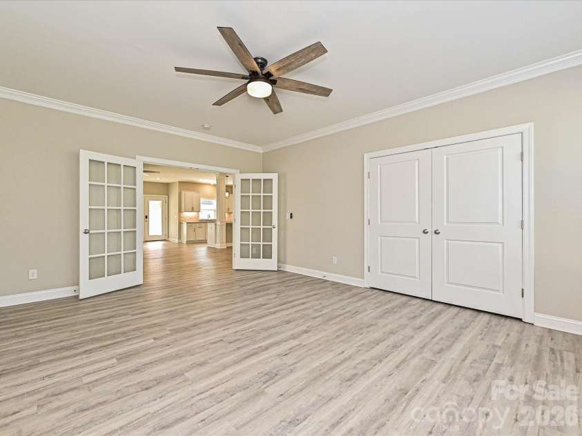 6320 Kennard Drive, Charlotte, NC 28216.  MLS# CAR4400358, YatesRealty ID 35206. Study/ Flex